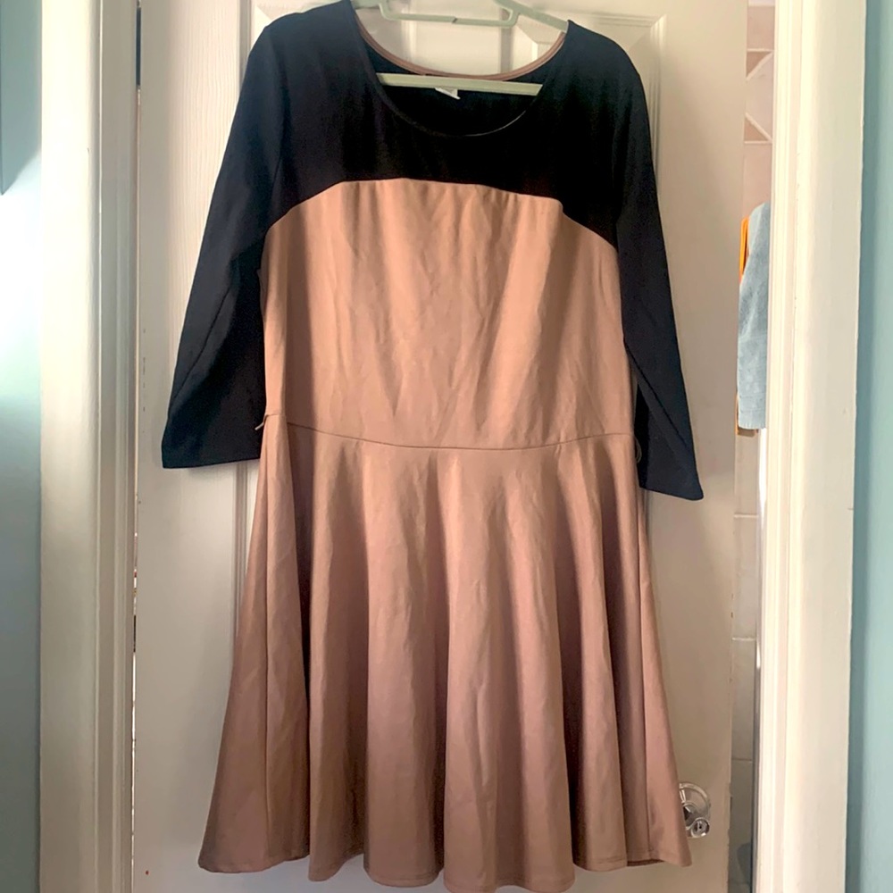 Ing brand 2x black and tan knee-length dress. Material has good stretch